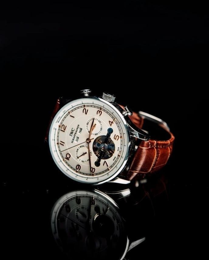 Chronograph, Tachymeterskala und kontrastreiche Zifferblätter prägen den Look sportlicher Uhren. (Symbolbild)